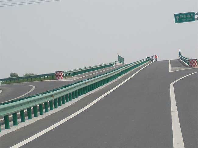 北海高速公路护栏的材质与规格